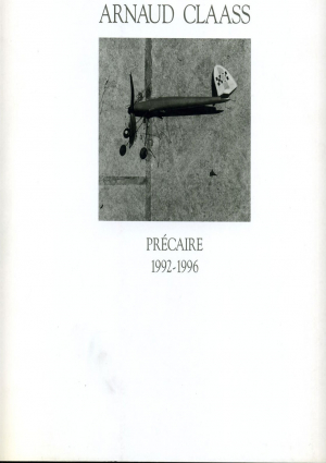 Cubierta para Precario. Précaire. Precarious (1992-1996)